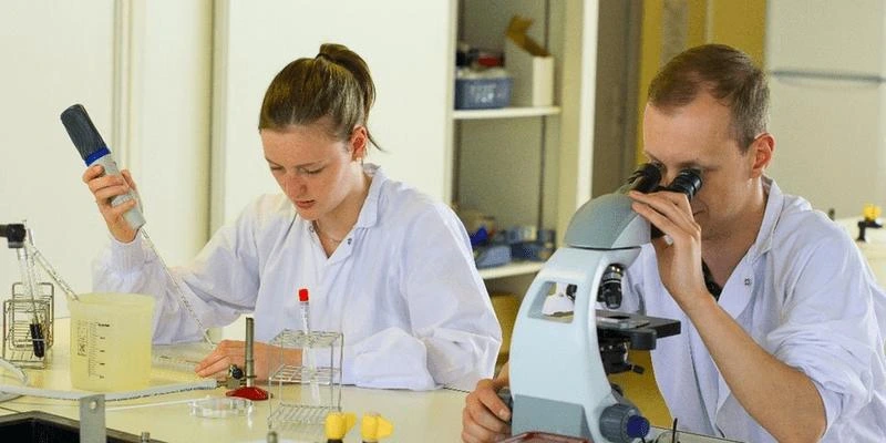 BTS BioALC et BTS ABM : Les différences